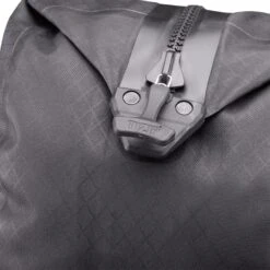 Ortlieb Wanderrucksack Atrack Metrosphere, 34l Vol., Schwarz Wanderrucksack Atrack Metrosphere, 34l Vol., Schwarz 14 Ortlieb Wanderrucksack Atrack Metrosphere, 34l Vol., Schwarz Wanderrucksack Atrack Metrosphere, 34l Vol., Schwarz -Primuss Camping Geschaft Atrack Metroshpere R7200 detail 2 1280x1280